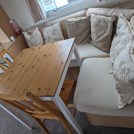 Willa Dotty By The Sea, 27 Bw, St Osyth Beach - Price Is Whole Caravan With Field Views Saint Osyth Zewnętrze zdjęcie