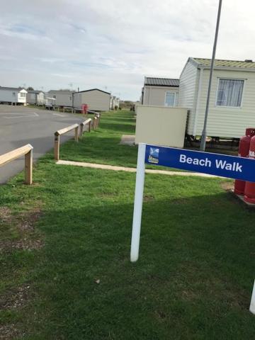 Willa Dotty By The Sea, 27 Bw, St Osyth Beach - Price Is Whole Caravan With Field Views Saint Osyth Zewnętrze zdjęcie