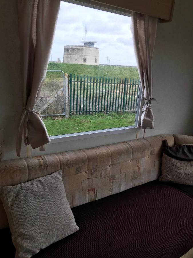 Willa Dotty By The Sea, 27 Bw, St Osyth Beach - Price Is Whole Caravan With Field Views Saint Osyth Zewnętrze zdjęcie